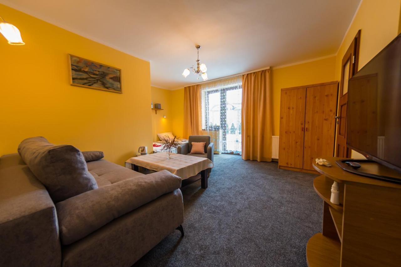 Willa Przy Deptaku Apartman Szczyrk Kültér fotó