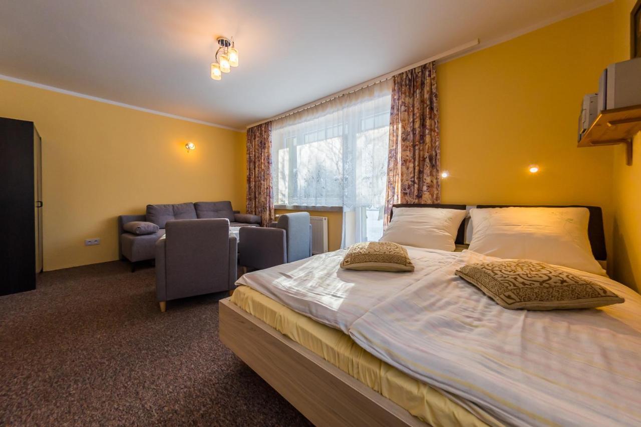 Willa Przy Deptaku Apartman Szczyrk Kültér fotó