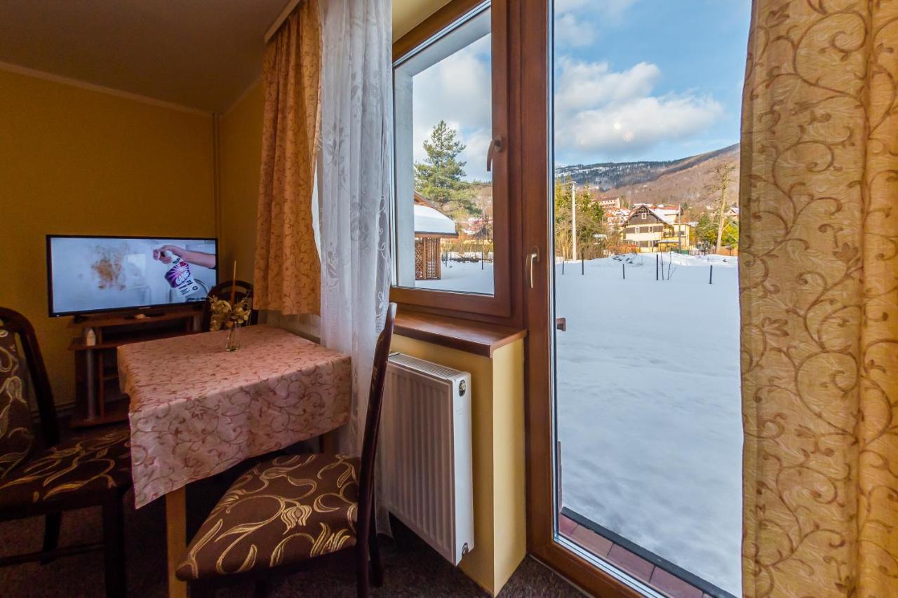 Willa Przy Deptaku Apartman Szczyrk Kültér fotó
